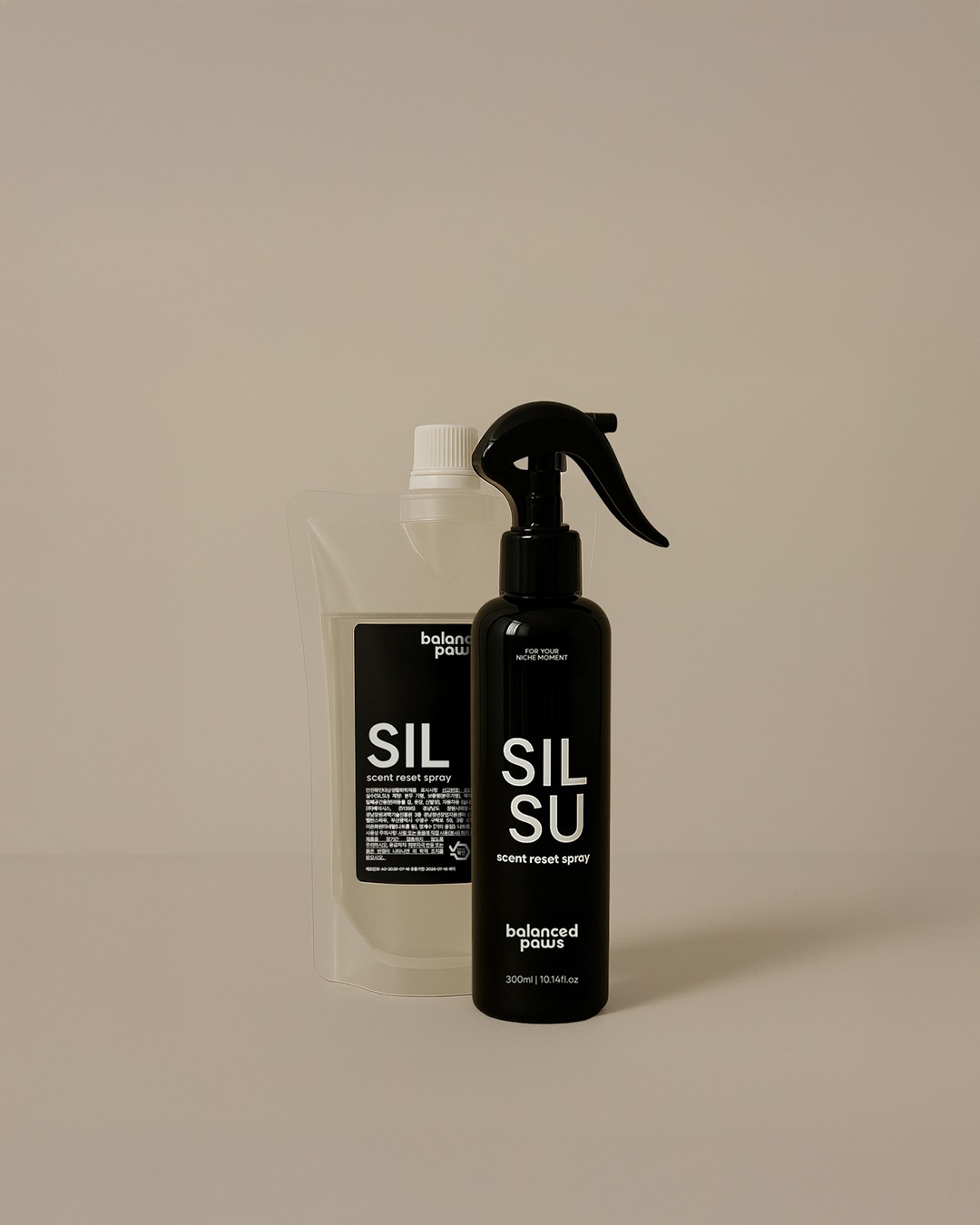 실수스프레이 SET (본품 300ml + 리필 550ml) 밸런스파우 강아지 탈취제 오줌 소변 배변 냄새 제거 안전한 반려동물 냄새 제거제 세트 - 메인 이미지