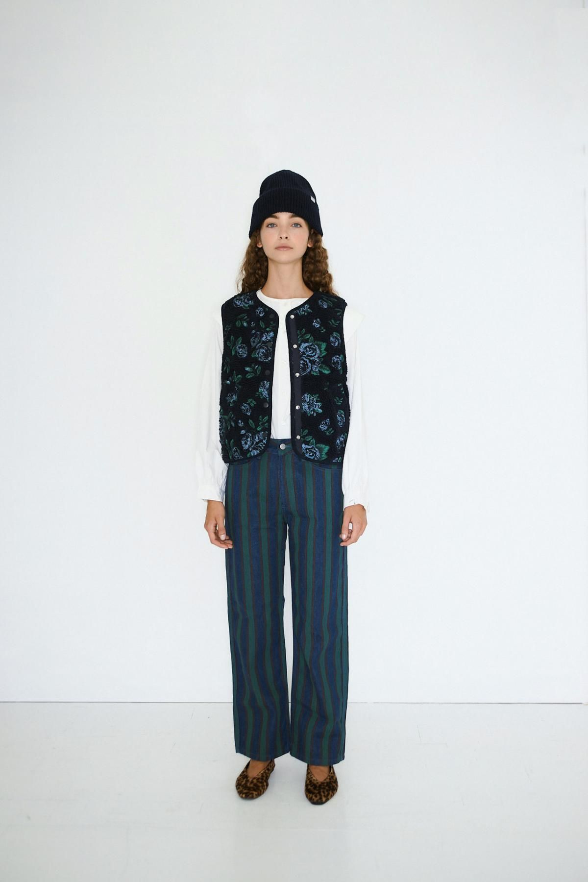 타이니코튼 플라워 패턴 네이비 플리스 베스트 AW25-810107 ONE COLOR - 상세 이미지 3