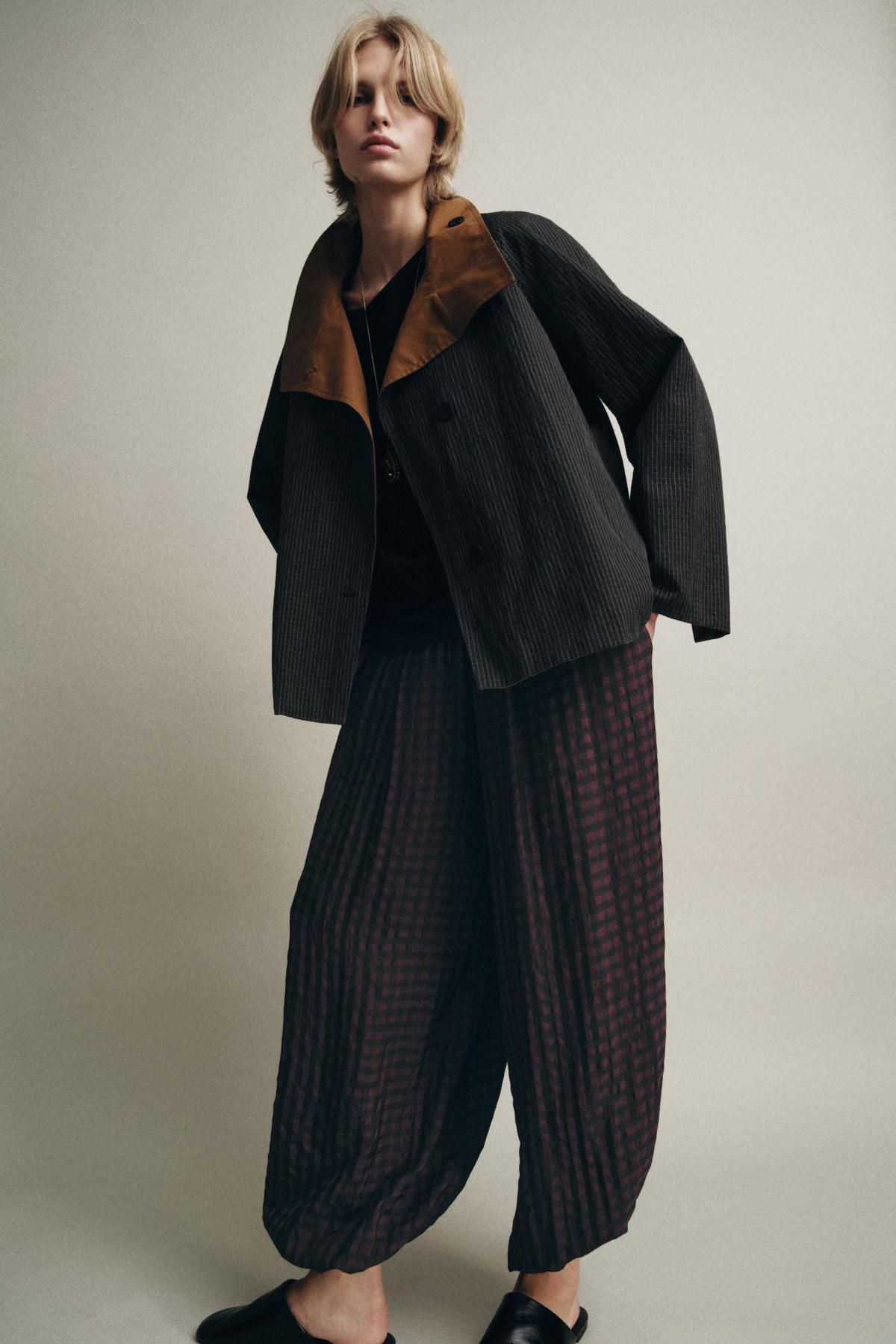 자라 리버서블 하이넥 코튼 블렌드 숏 트렌치코트 7522/269 BLACK / BROWN - 상세 이미지 2