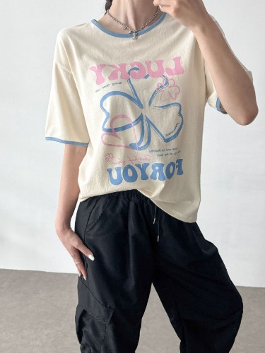 폼나나 Pomnana 오버핏 프린팅 반팔 세잎클로버 귀여운 봄 여름 럭키 티셔츠 - 상품 이미지