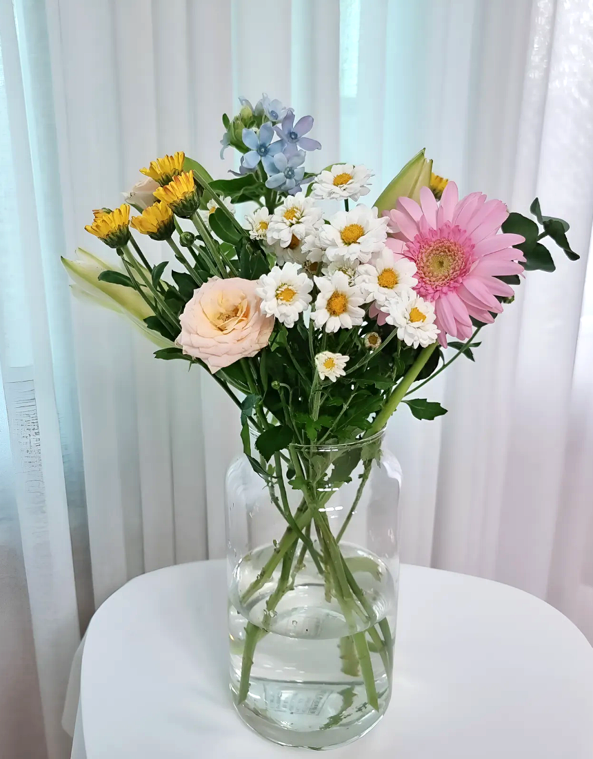 봄꽃 집 사무실 카페 꾸미기 생화 정기구독 소형 꽃다발 택배 생일 기념일 선물 라운드블루미 - 상품 이미지
