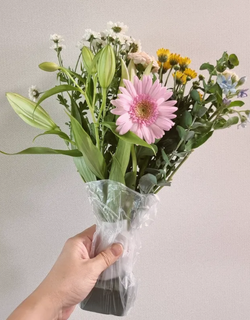 봄꽃 집 사무실 카페 꾸미기 생화 정기구독 소형 꽃다발 택배 생일 기념일 선물 라운드블루미 - 상세 이미지 3