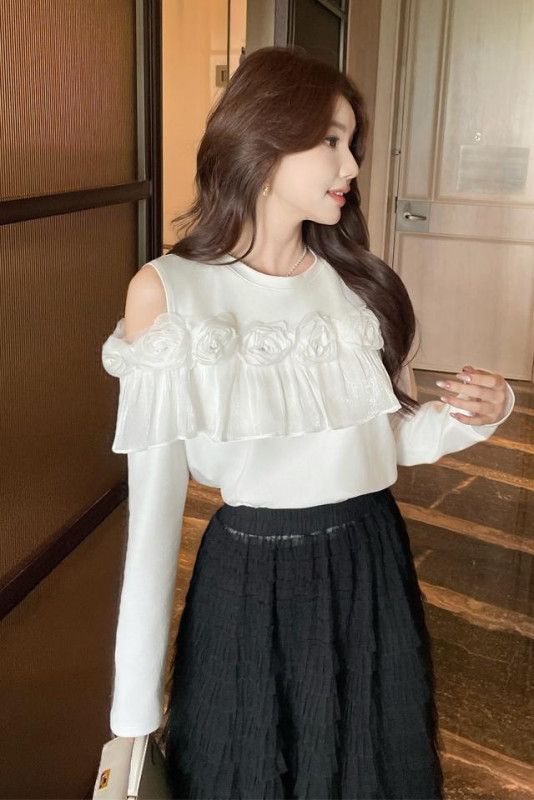 화이트 블라우스 여성용 가을 러플 긴팔 티셔츠 오프숄더 스타일 데일리 비즈 장식 통근용 룩 여성스러운 코디 쉬폰 소재 늘어지는 핏 이미지 6