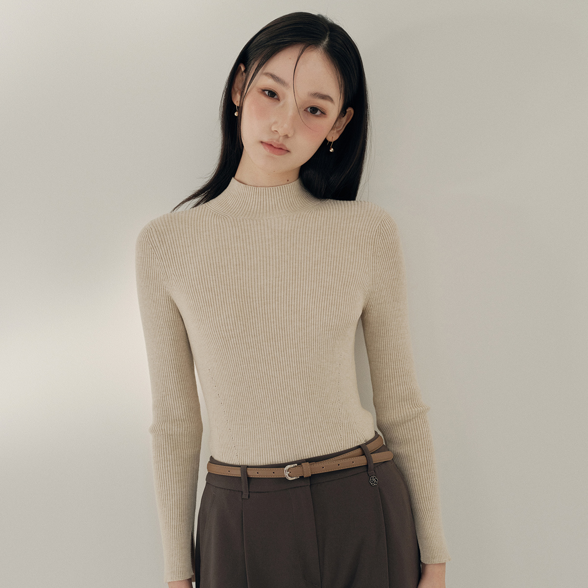 [N판매자배송] 로엠 올데이 반넥 골지 스웨터 RMKAF4TR02 - 상품 이미지