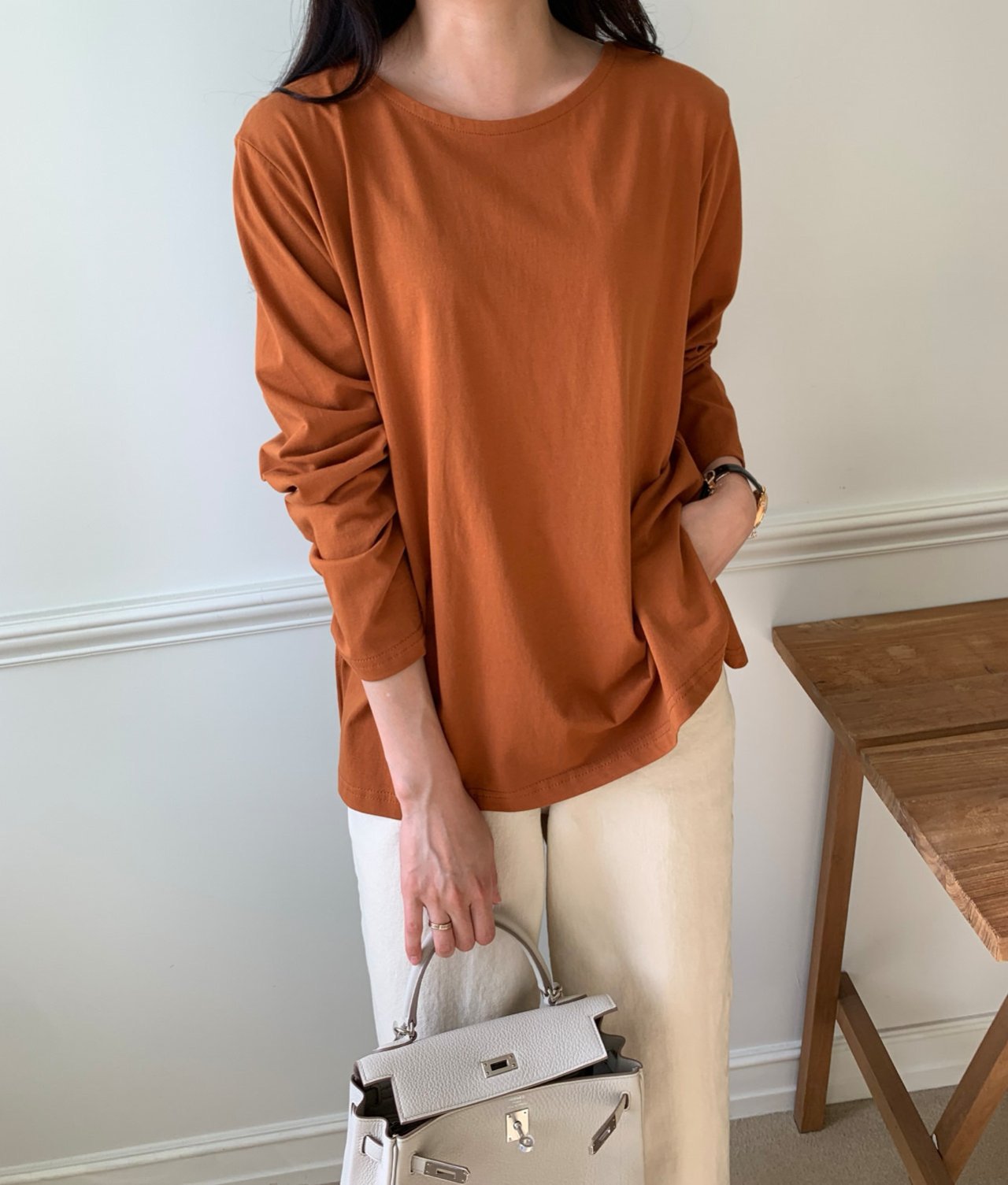 가을 간절기 럭키룸 콘바이오 워싱 긴팔 루즈핏 티셔츠 입술넥 보트넥 - 상세 이미지 4