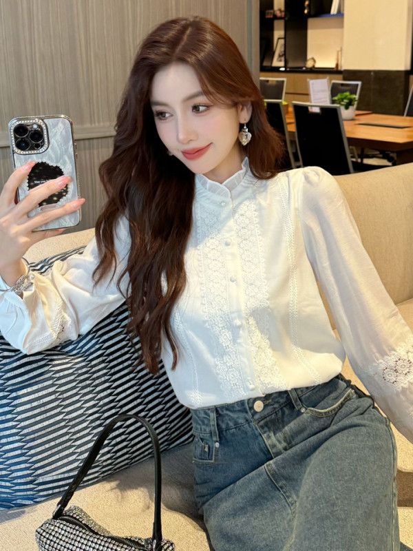 여성 가을 레이스 스티칭 화이트 블라우스 러플 스탠드 칼라 루즈핏 긴팔 셔츠 스타일리시한 데일리룩 하객룩 코디용 - 상세 이미지 4