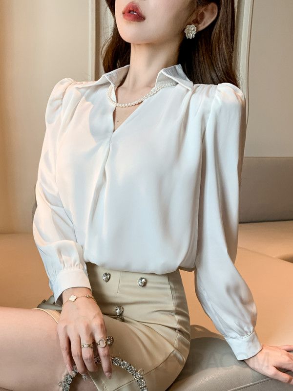 여성 새틴 드레이프 블라우스 고급스러운 라운드넥 루즈핏 진주 체인 포인트 봄 가을 착용감 우아한 스타일 데일리룩 하객 패션 - 상세 이미지 4