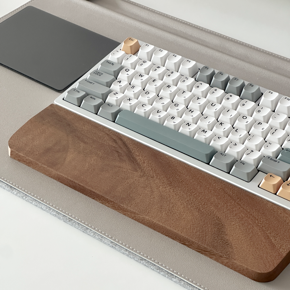 원목팜레스트 우드 텐키리스 키보드 손목받침대 풀배열 레이니75 독거미 - 상품 이미지