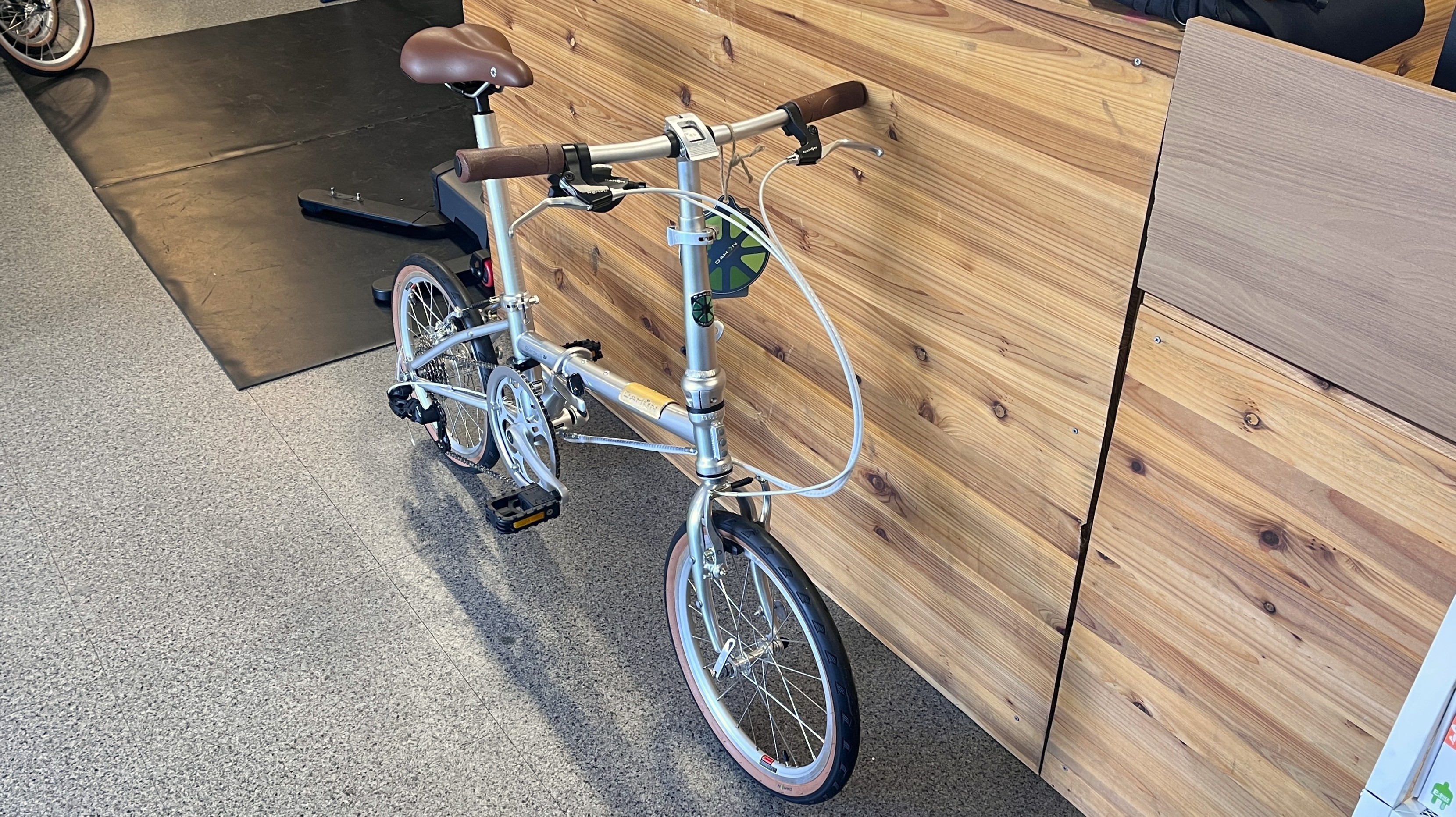 다혼 보드워크 X8 Plus (16 휠) - 크로몰리 델텍 접이식 프레임, 8단 실드베어링 휠셋, 신장 140 이상 탑승,다크그린 반조립 이미지 4