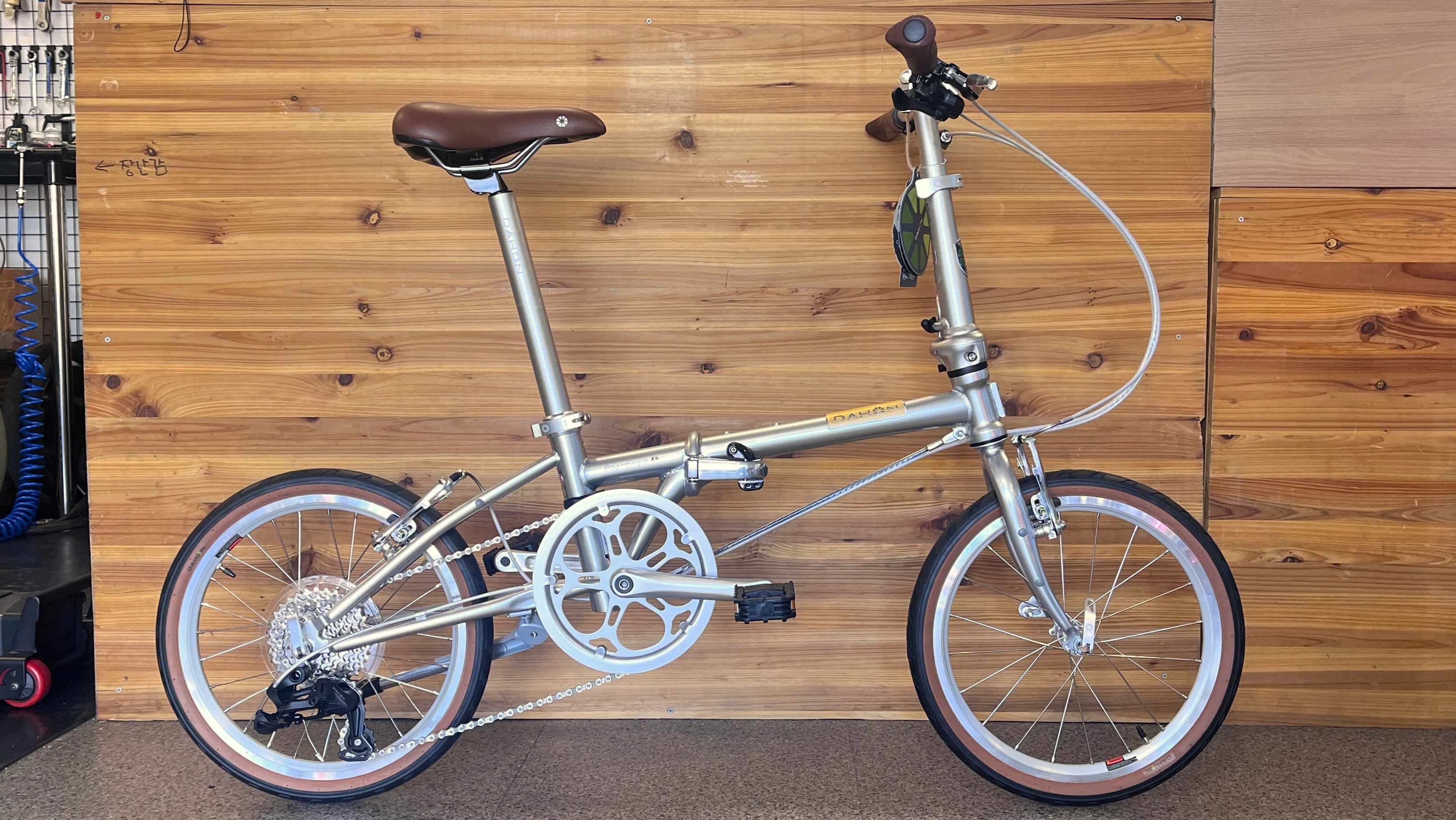 다혼 보드워크 X8 Plus (16 휠) - 크로몰리 델텍 접이식 프레임, 8단 실드베어링 휠셋, 신장 140 이상 탑승,다크그린 반조립 이미지 3