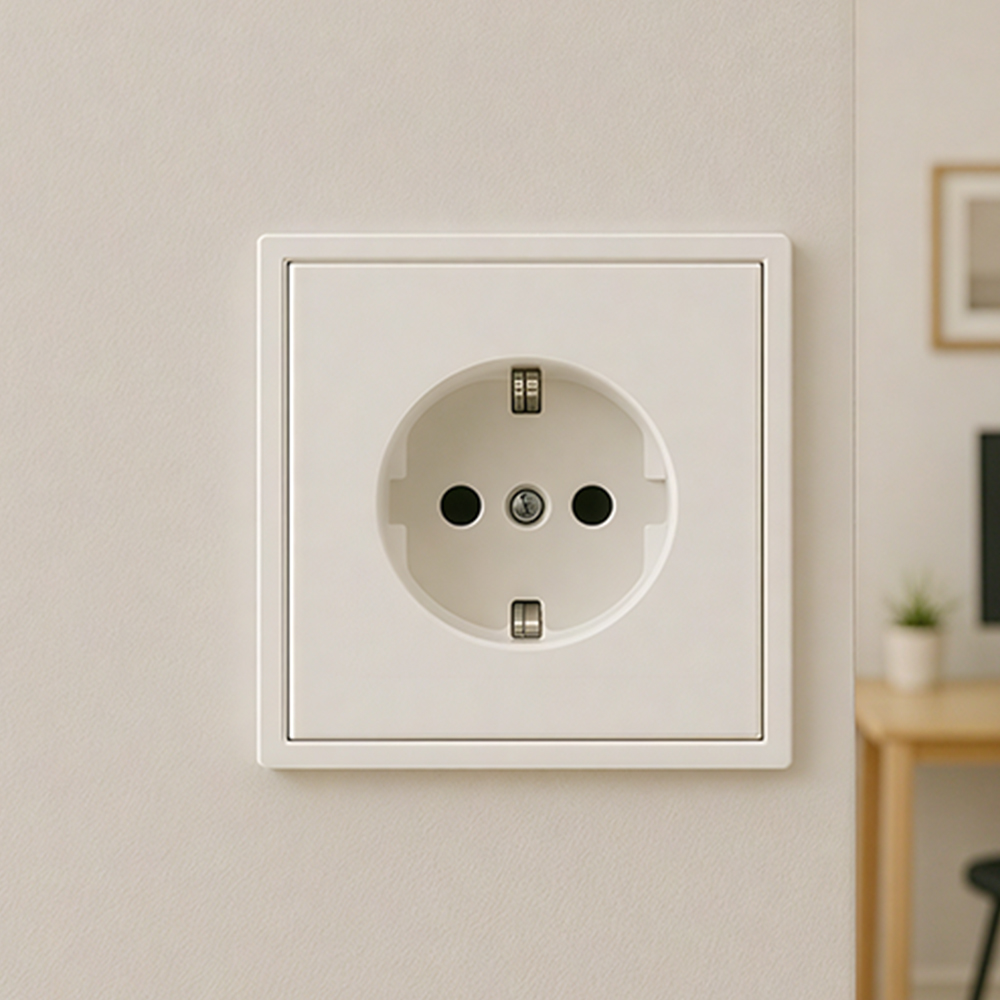 클릭 스위치 매트화이트 3구 CLICK 일렉트릭 유럽형 정사각 조명 전등 전기스위치 이미지 2