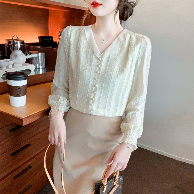 브이넥 여성 쉬폰 셔츠 가을 슬림핏 긴팔 블라우스 스타일리시한 데일리룩 고급스러운 디자인 편안한 착용감 매력적인 여성용 상의 - 상세 이미지 3