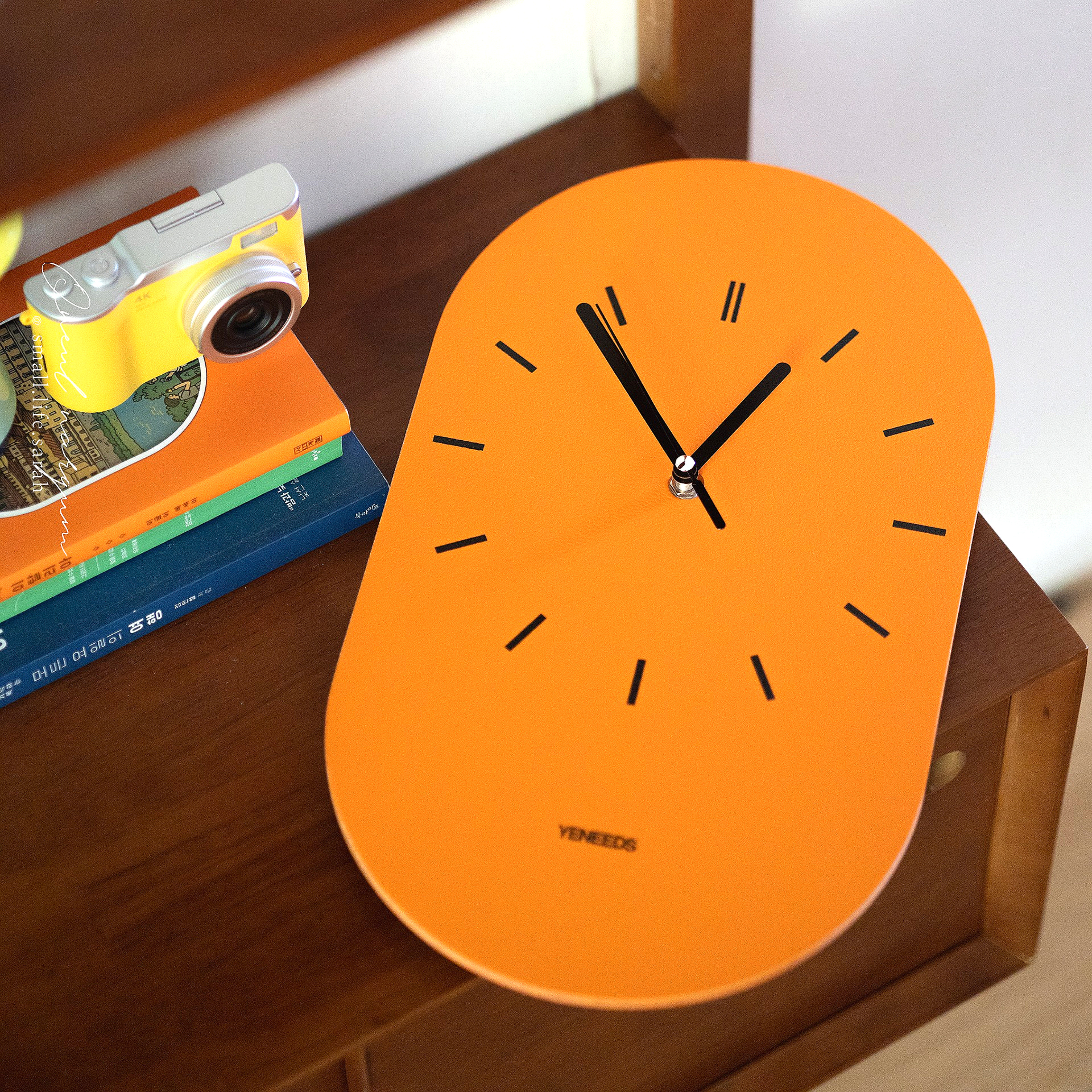 예니즈 벽걸이 시계 가죽 무소음 거실 사무실 인테리어 무타공 벽시계