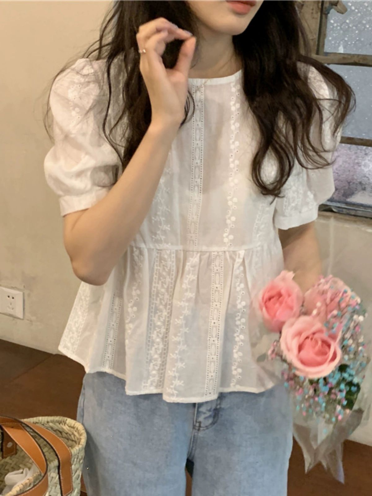흰색 프릴 블라우스 아일렛 오버핏 셔링 반팔 퍼프소매 루즈핏 흰색블라우스 프릴블라우스 화이트 프리 사이즈 - 상세 이미지 2