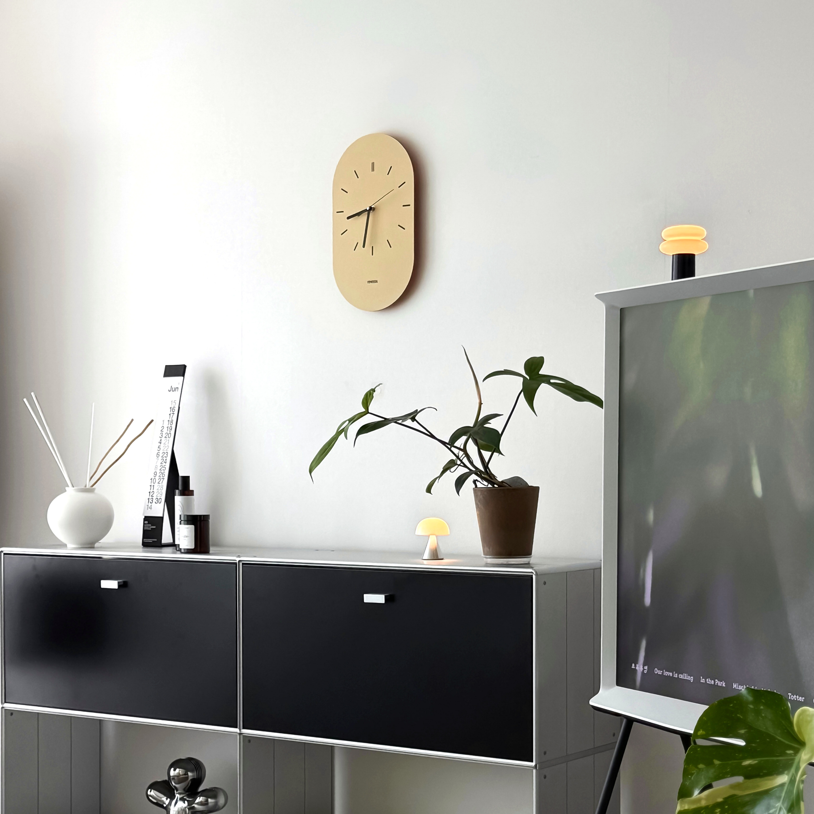 예니즈 벽걸이 시계 가죽 무소음 거실 사무실 인테리어 무타공 벽시계