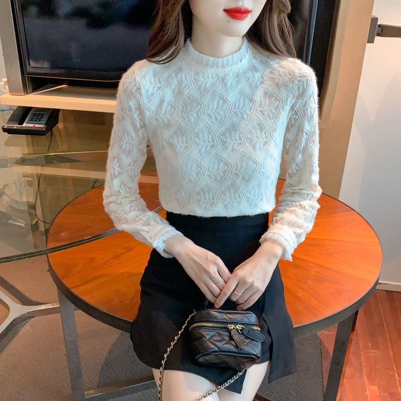 레이스 라운드넥 루즈핏 블라우스 여성 가을 데일리 스타일 쉬폰 소재 시스루 느낌의 핀턱 디테일 고급스러운 하객룩 - 상세 이미지 3
