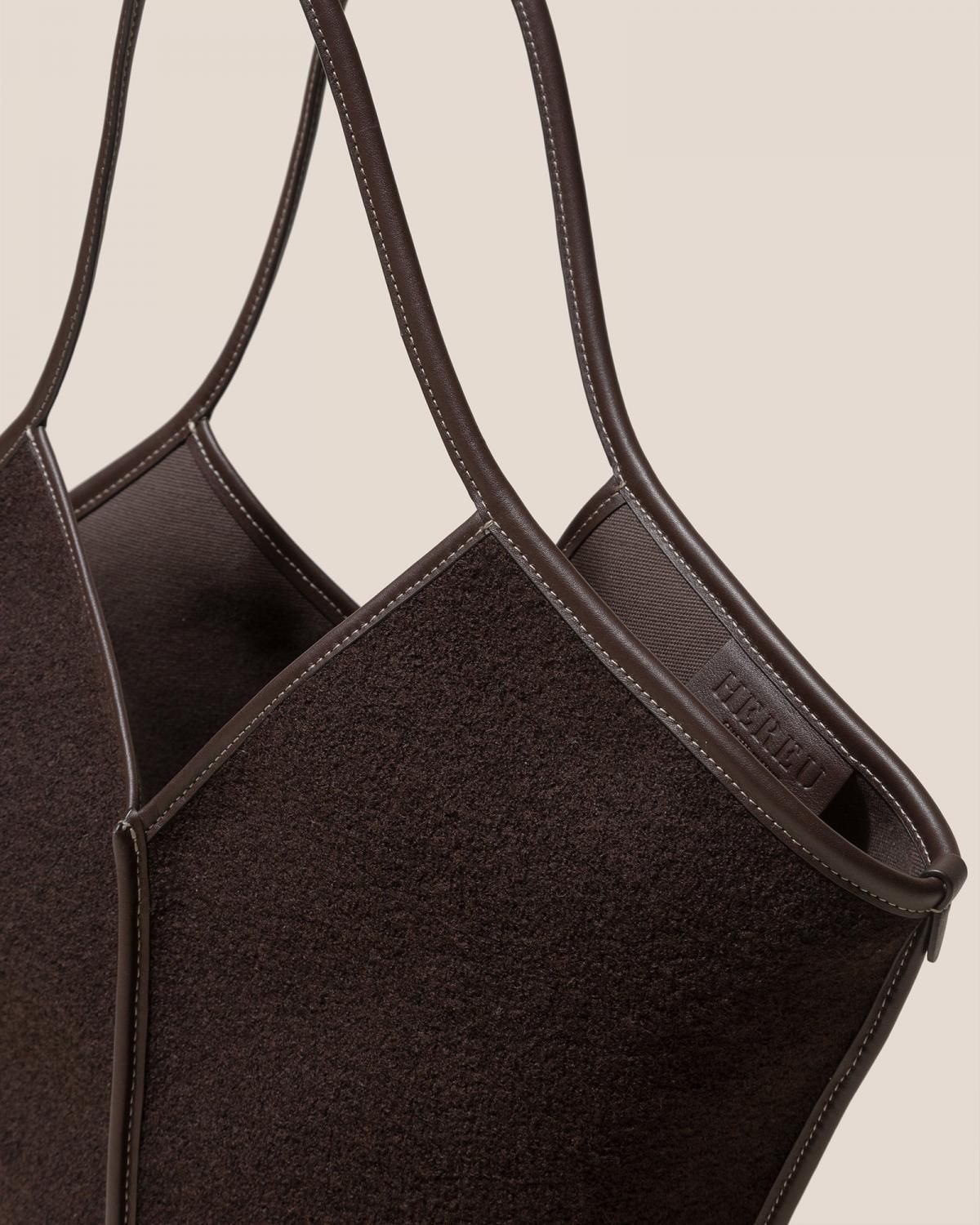 헤레우 칼렐라 울 가죽 트리밍 토트백 14879691440460 DARK BROWN - 상세 이미지 2