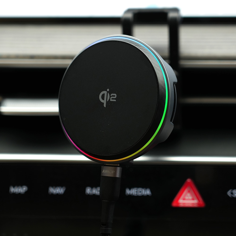 주파집 차량용 실리콘 맥세이프 핸드폰 고속 무선 충전 거치대 Qi2 펠티에 쿨링 CWC07