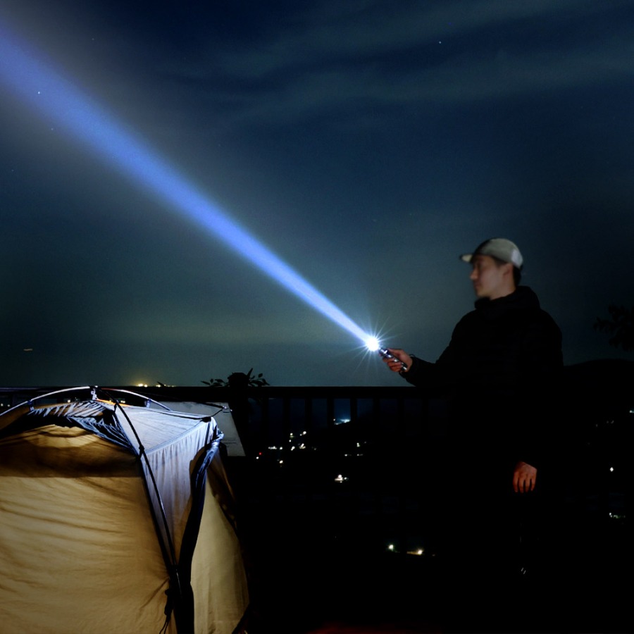 크레모아 다이너 라이트 1300루멘 LED 미니 손전등 줌 후레쉬 등산 플래시