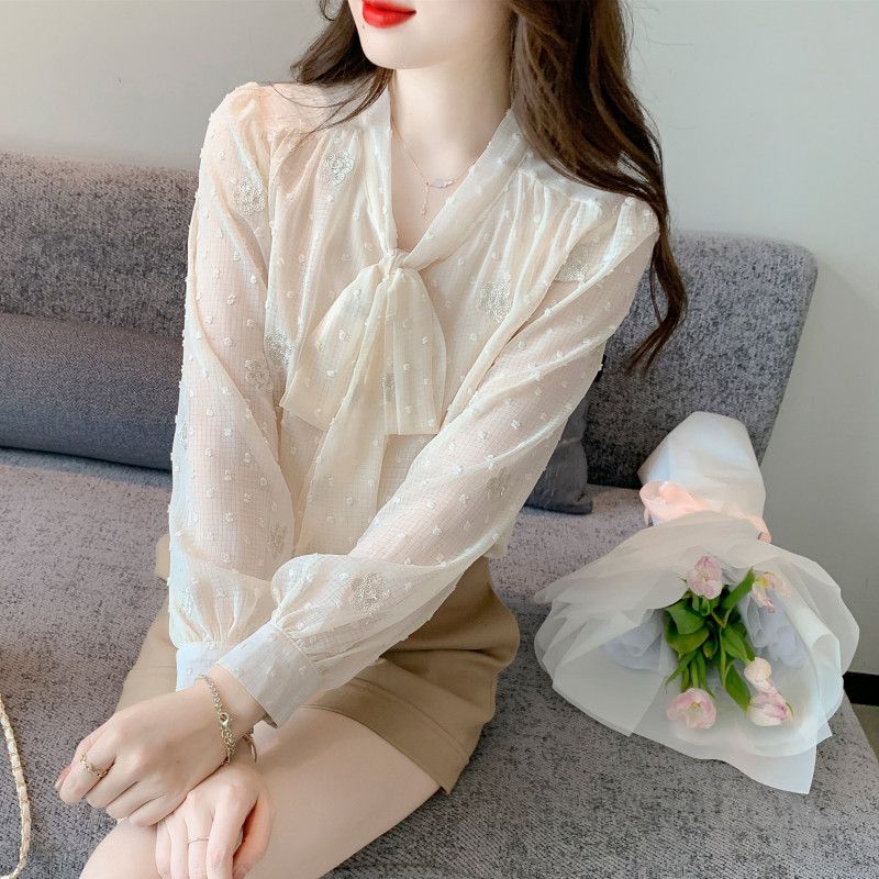 여성 긴팔 블라우스 가을 세련된 나비넥타이 스타일 유니크한 디자인 독특한 매력 데일리 착용감 편안한 외출용 코디 쉬운 패션 아이템 - 상세 이미지 4