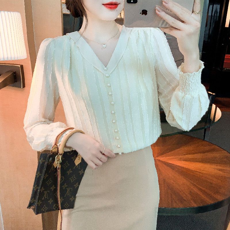 브이넥 여성 쉬폰 셔츠 가을 슬림핏 긴팔 블라우스 스타일리시한 데일리룩 고급스러운 디자인 편안한 착용감 매력적인 여성용 상의 - 상세 이미지 4