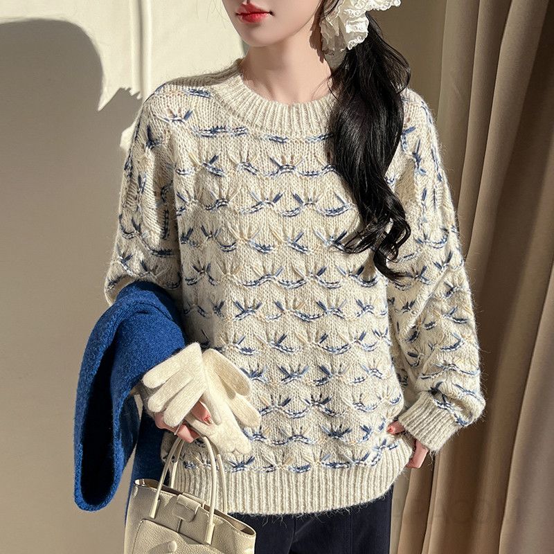 여성 루즈핏 라운드넥 스웨터 가을 니트 대비 컬러 부드러운 착용감 데일리룩 스타일리시한 디자인