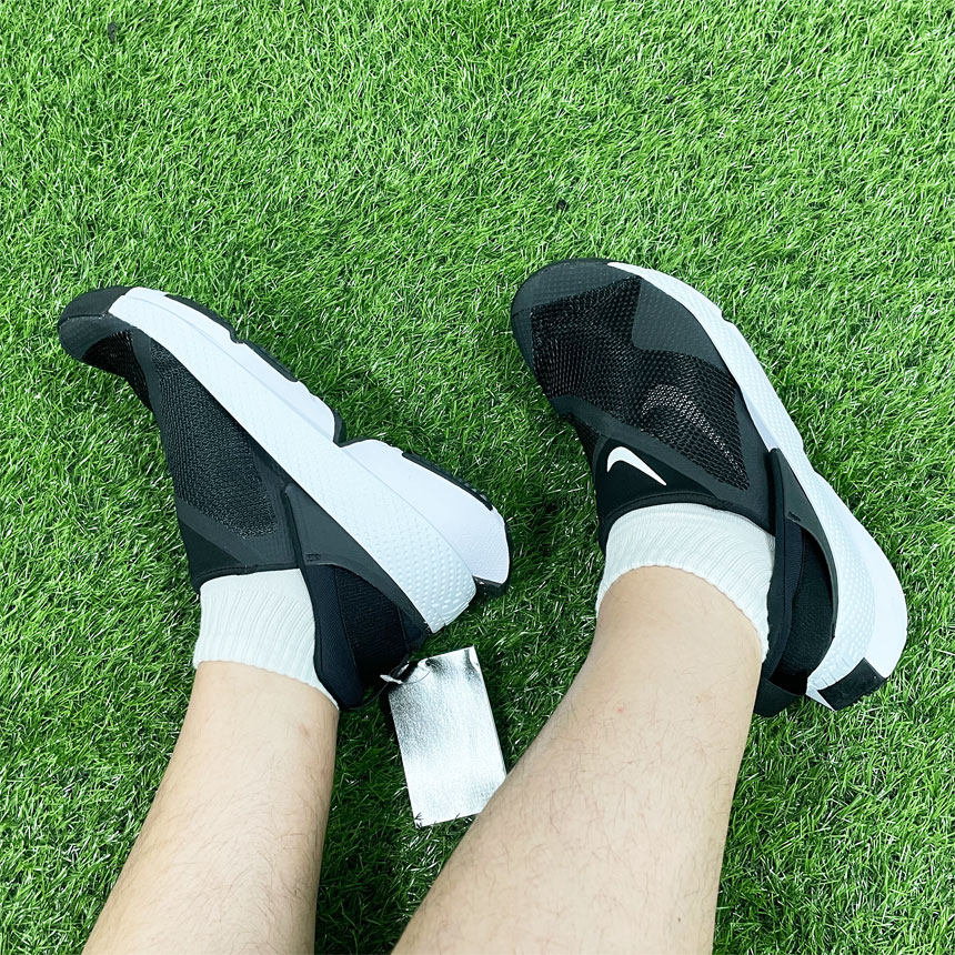나이키 남여공용 슬립온 고 플라이즈 검흰 DR5540-002 - 상세 이미지 3