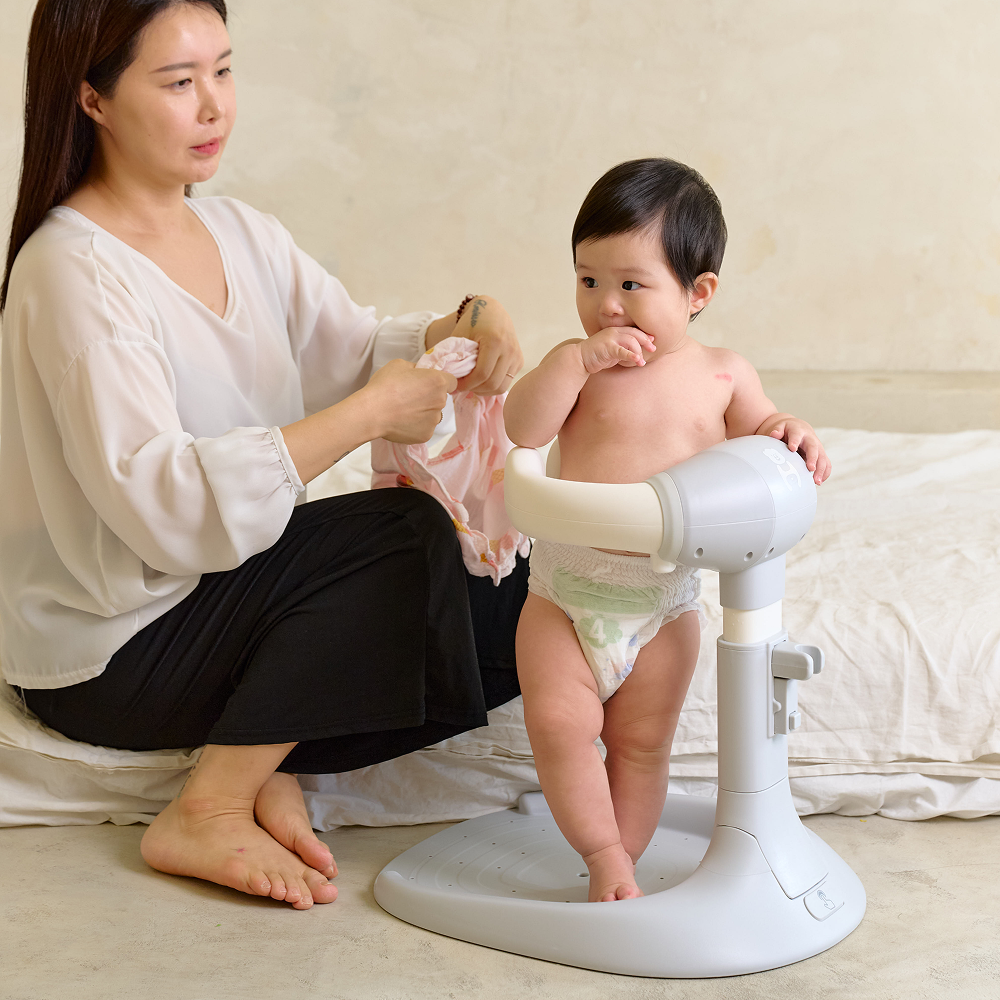 허그아이 접이식 살끼임방지 아기 샤워핸들