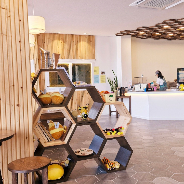 생산자가 운영하는 카페 및 오프라인 매장 내부사진