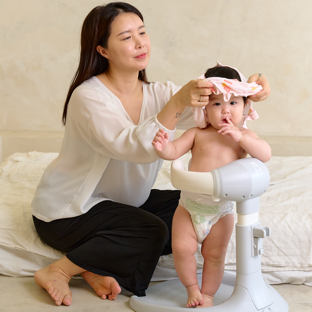 허그아이 접이식 살끼임방지 아기 샤워핸들