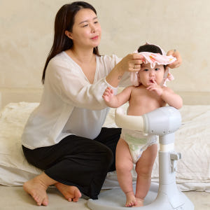 허그아이 아기 샤워 목욕 핸들 접이식 아기비데 살끼임방지 폴더 핸들 육아맘 솔직 후기 | 실사용 리뷰 - 상품 이미지 4