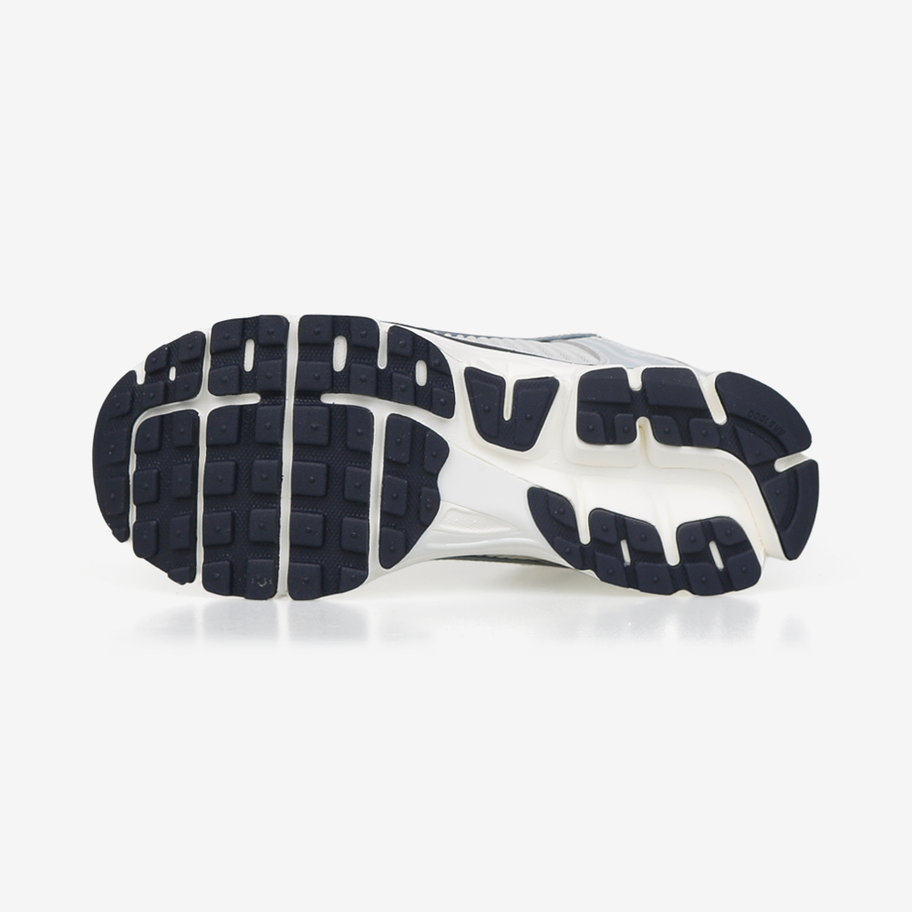 나이키 우먼 줌 보메로 5 운동화 FD0884-025