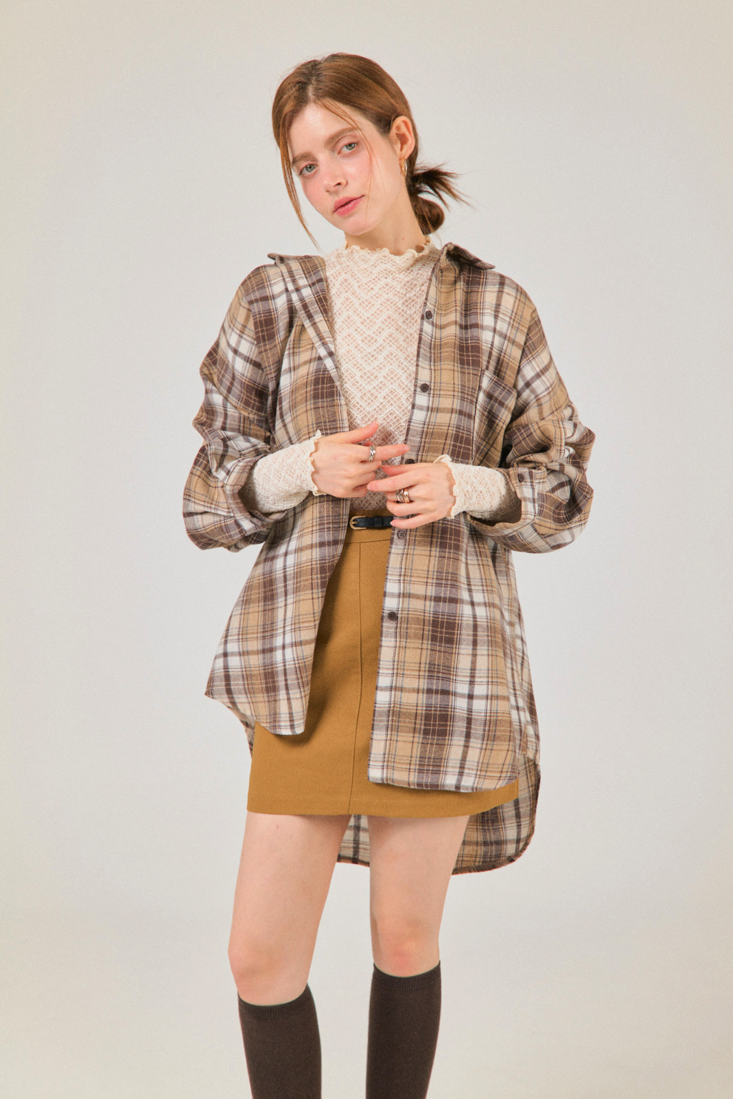 [자체제작] 클래식 피치 체크 펜던트 오버 롱셔츠 (BROWN) - 상세 이미지 2