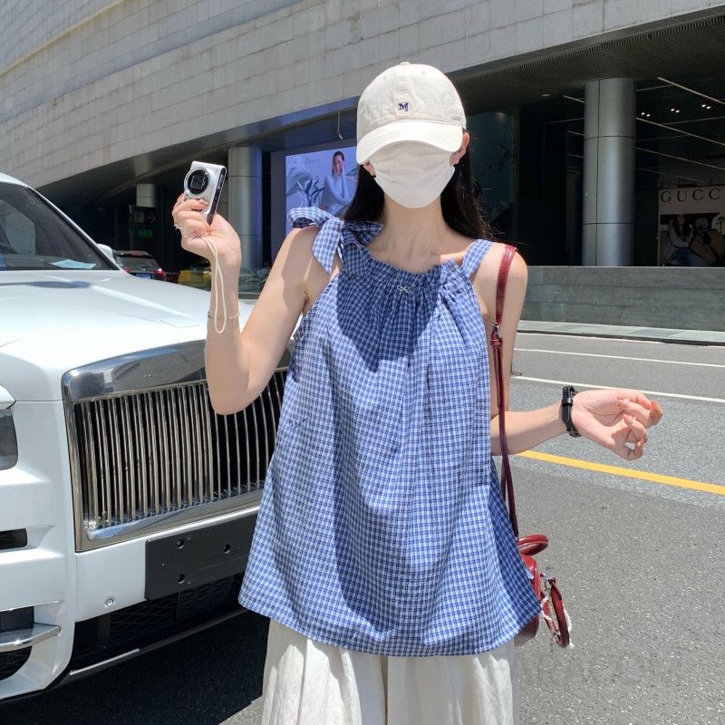 홀터넥 블루 서스펜더 탑 여름 여성 루즈핏 민소매 나시탑 시원한 착용감 캐주얼한 스타일 외출용 코디 플레드 패턴 - 상품 이미지