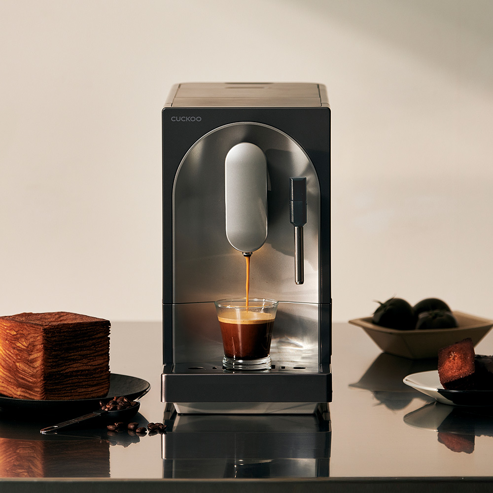 쿠쿠 전자동 커피머신 더크레마 라떼 루미브라운 CCM-CAESW2010LB