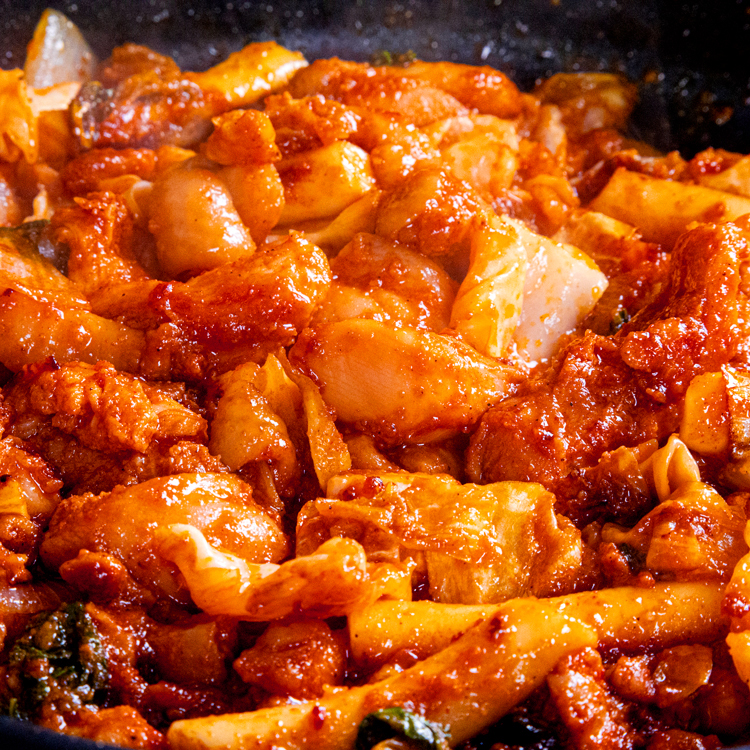 춘천식 매운 닭갈비 닭볶음탕 저녁메뉴 레시피 캠핑음식 밀키트 숯불 500g, 4개 - 상세 이미지 2