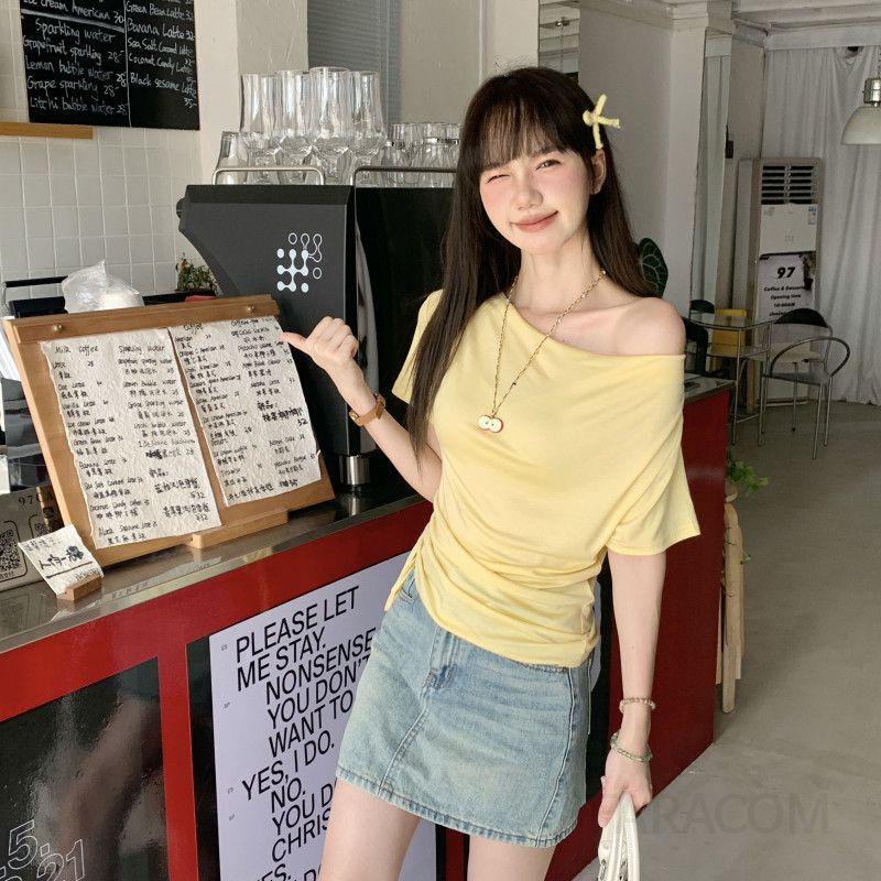 여성 노란색 슬림핏 반팔 라운드넥 티셔츠 여름용 시원한 착용감 데일리 패션 루즈핏 활용 가능 캐주얼 스타일 외출용 스트레이트 숄더 디자인 - 상세 이미지 5