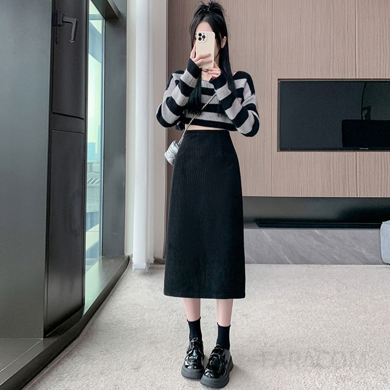 A라인 미디스커트 여성 가을 겨울용 얇은 코듀로이 소재 따뜻한 착용감 데일리 스타일 엉덩이 라인 강조하는 중간 길이 캐주얼한 외출용 - 상세 이미지 4