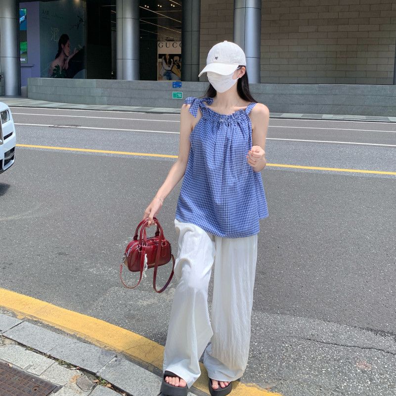 홀터넥 블루 서스펜더 탑 여름 여성 루즈핏 민소매 나시탑 시원한 착용감 캐주얼한 스타일 외출용 코디 플레드 패턴 - 상세 이미지 4