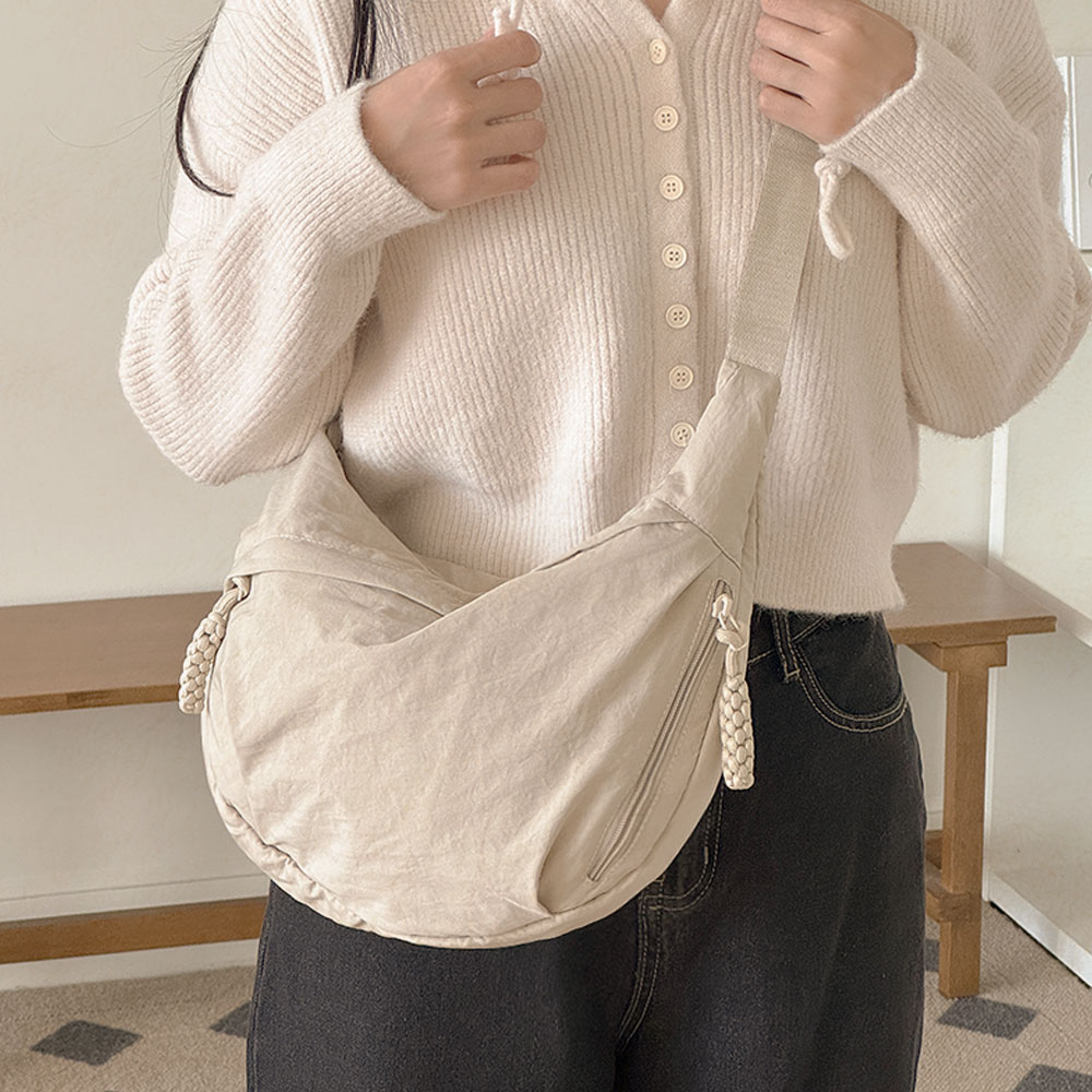 여성 유럽여행 크로스백 해외 크루아상백 가방 반달 나일론 일본