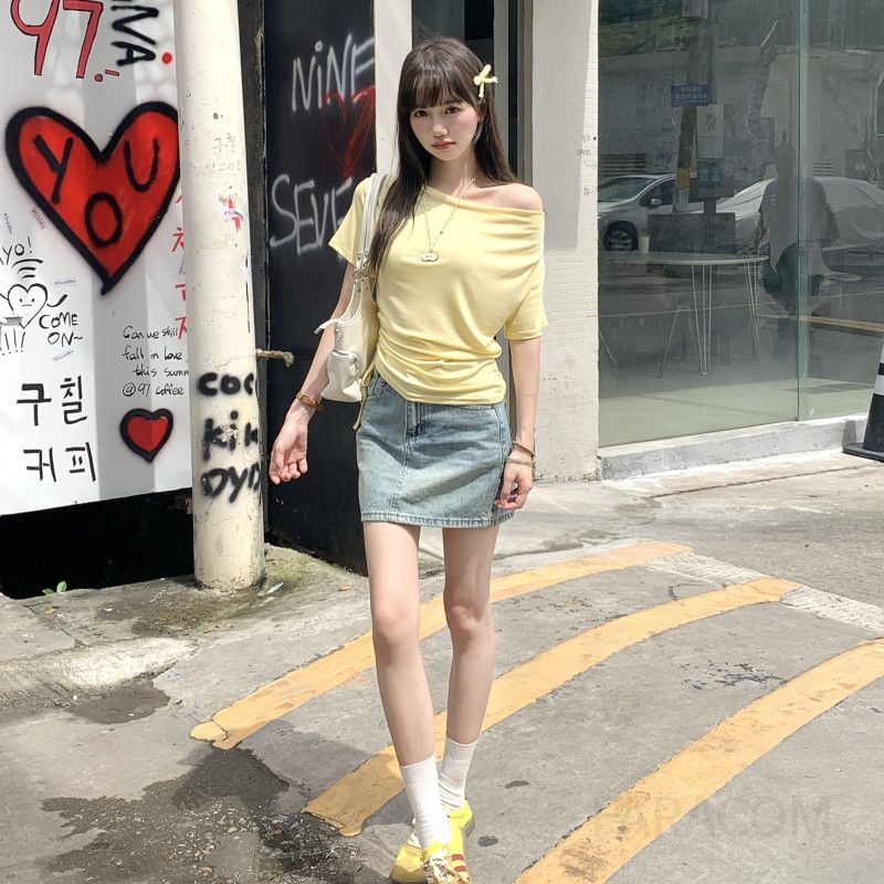 여성 노란색 슬림핏 반팔 라운드넥 티셔츠 여름용 시원한 착용감 데일리 패션 루즈핏 활용 가능 캐주얼 스타일 외출용 스트레이트 숄더 디자인 - 상세 이미지 4