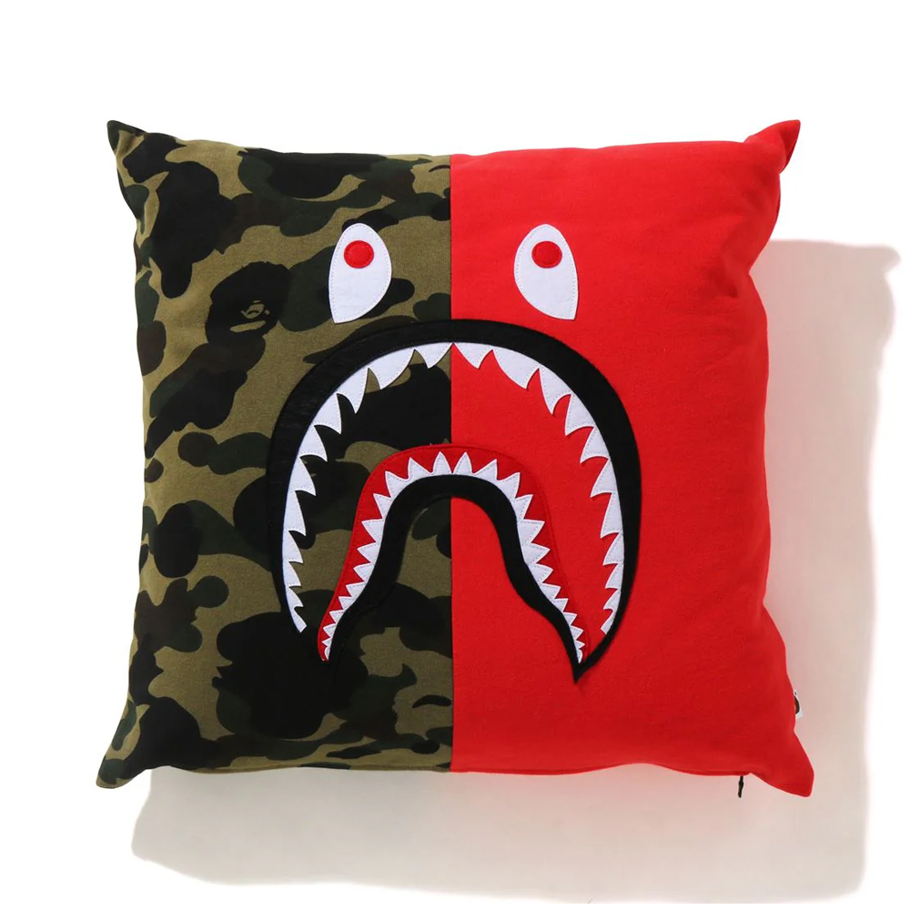 베이프 쿠션 1ST CAMO SHARK SQUARE CUSHION 1H20-182-057 - 상품 이미지