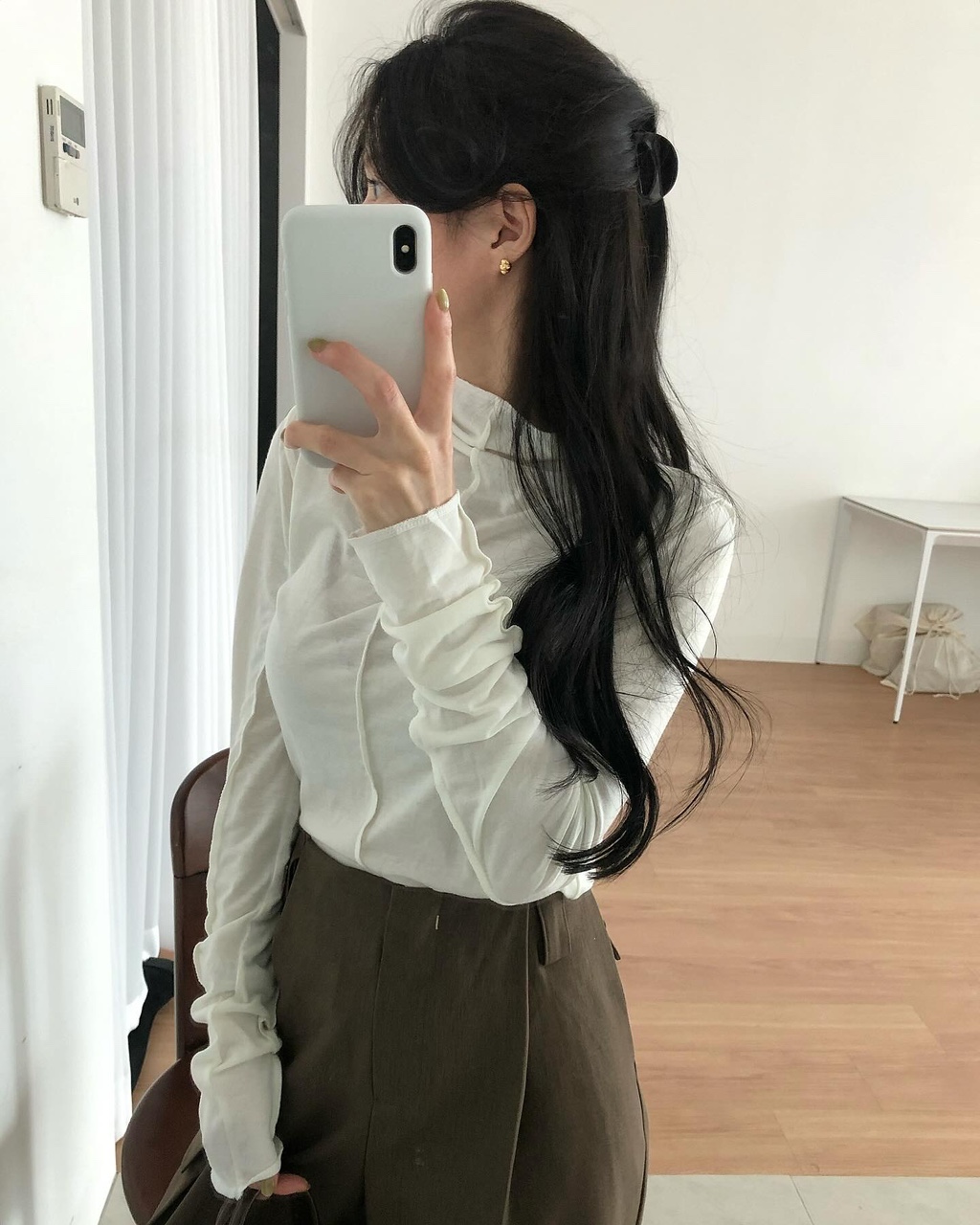 앤즈 여성 이너 레이어드 터틀넥 목폴라 절개 티셔츠 - 상세 이미지 2