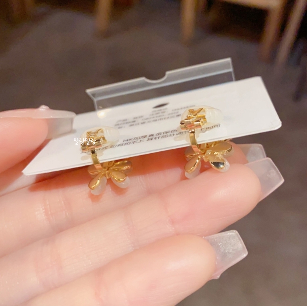 14K 골드나비 귀찌 클립형 귀안뚫는 고급스러운 귀걸이 - 상세 이미지 4