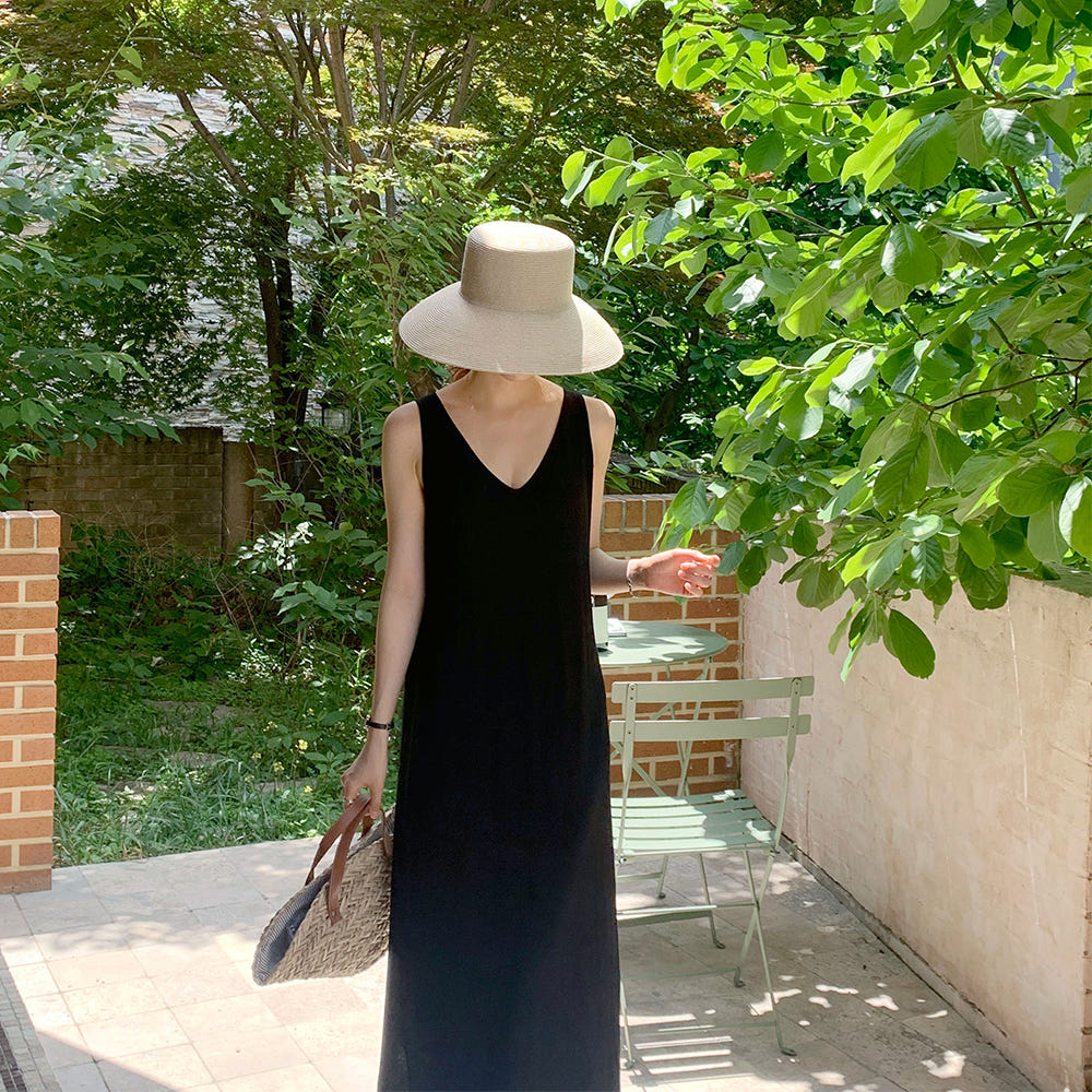 여름 브이넥 니트 원피스 연출 사진