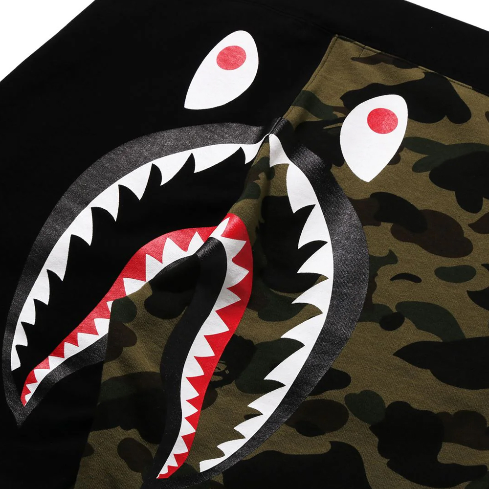 베이프 반바지 1ST CAMO BACK SHARK SWEAT SHORTS 1I20-153-004 - 상세 이미지 3
