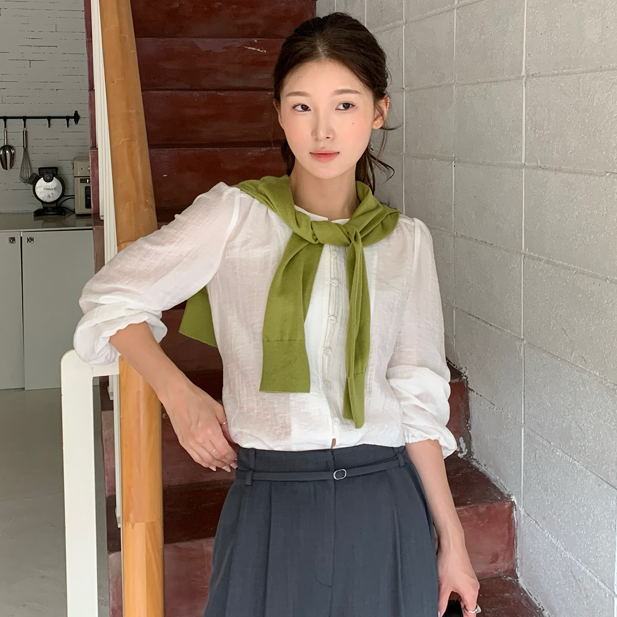 로엠 스트랩 디테일 롱 블라우스 RMBLF49RT3 - 상세 이미지 2