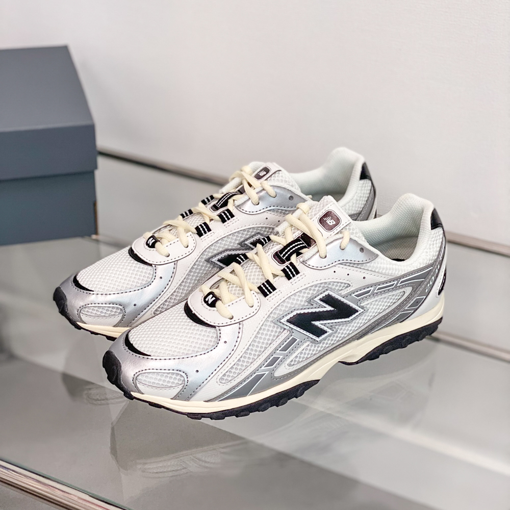 뉴발란스 204L 메탈릭 실버 블랙 U204LSWD