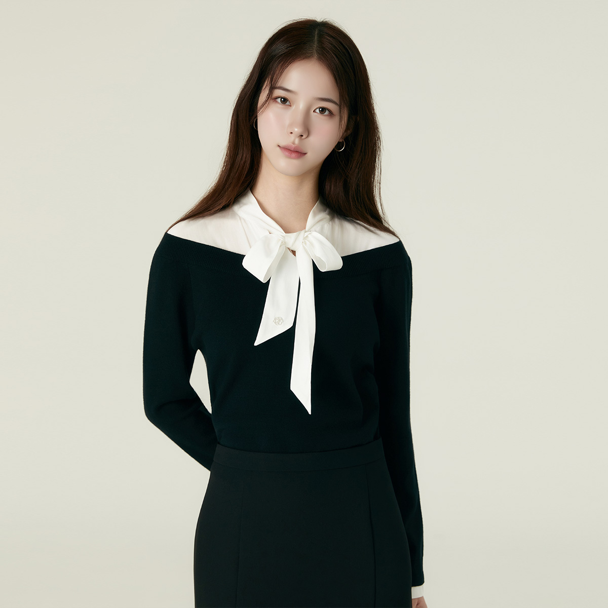 로엠 오프숄더 우븐매칭 스웨터 RMKAF49R11 제품 이미지