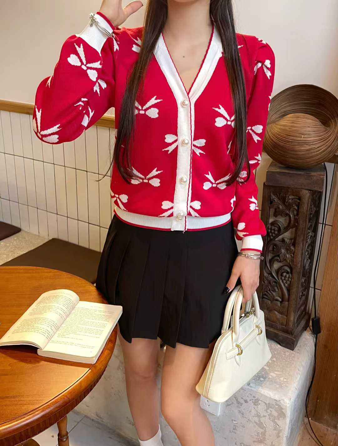 진주단추 리본패턴 퍼프소매 니트가디건 가을 러블리 배색가디건 캐쥬얼 간절기 페미닌 - 상품 이미지